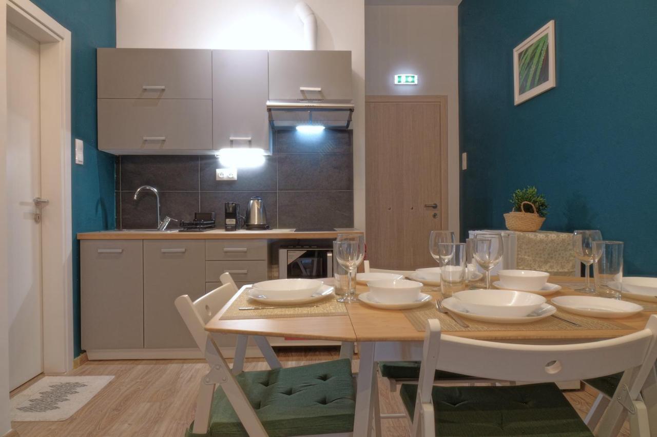 You & Me Cozy Apartments By Zain Atenas Exterior foto
